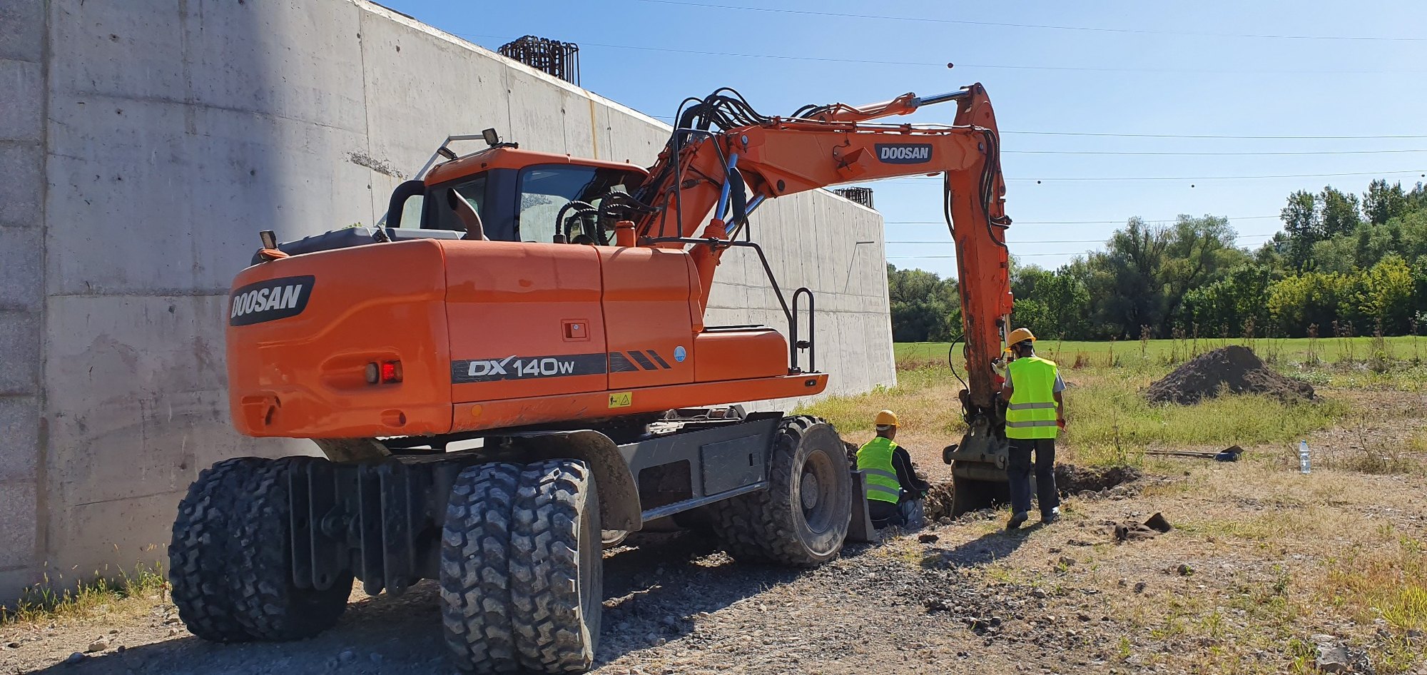 Doosan DX140W gumikerekes kotró